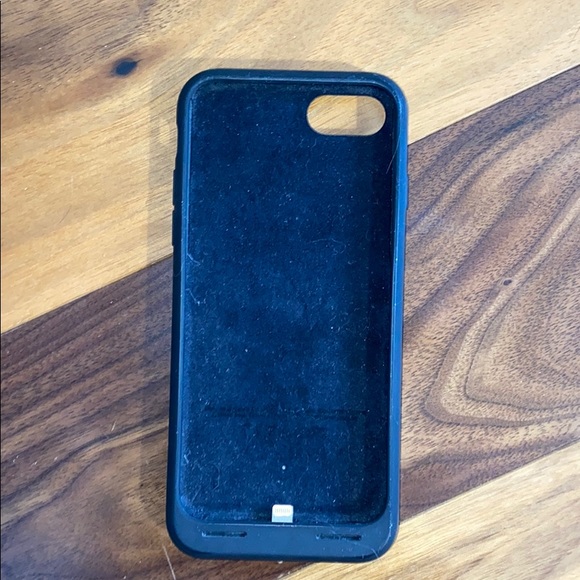 Apple iPhone 7 & 8 Charging Case - Picture 2 of 3